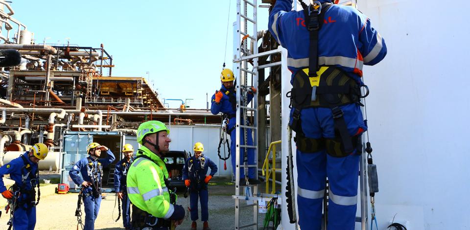 exercise on the wind turbine with a trainer prepareng for the GWO training
working at height
